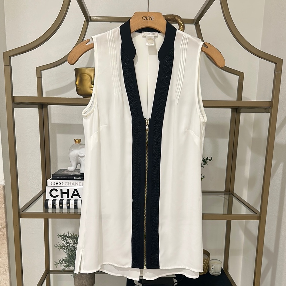 Cache White and Black Sleeveless Blouse